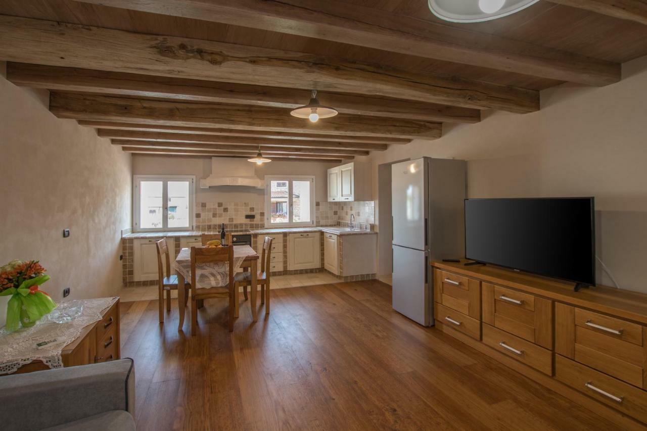 Lana House With Apartments Petrovija ภายนอก รูปภาพ