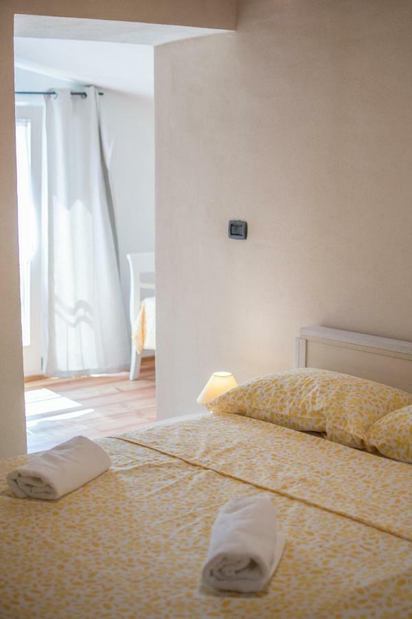Lana House With Apartments Petrovija ภายนอก รูปภาพ